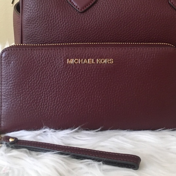Michael Kors jet set  Merlot continental wallet - Picture 3 of 8